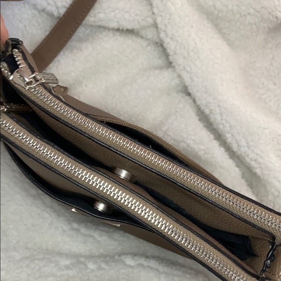 Roots brown leather crossbody - Picture 2 of 4